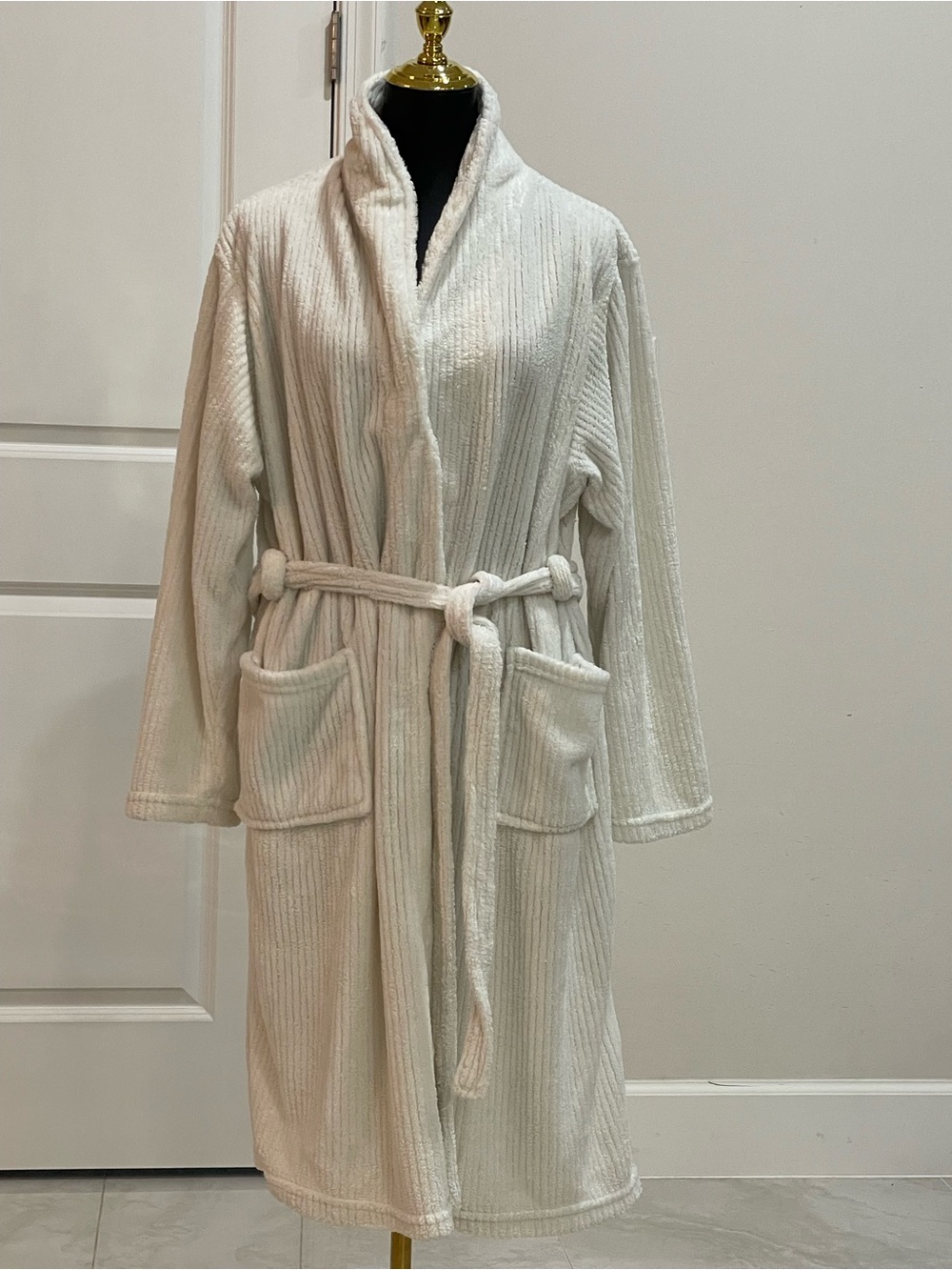 Hotel Spa Collection Women’s Cozy Plush Ribbed Bathrobe White XL